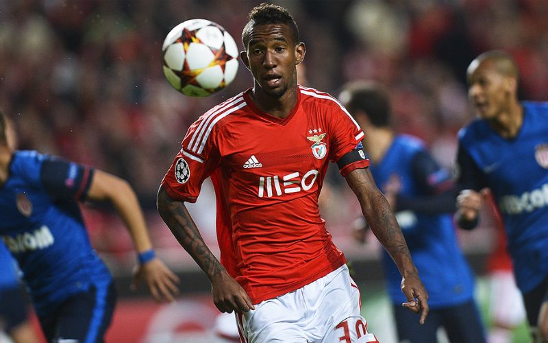 Ngôi sao Brazil thắp sáng Primeira Liga cùng Benfica