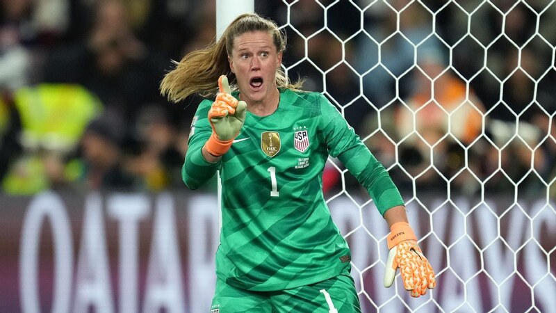 Alyssa Naeher trở thành biểu tượng của bóng đá nữ
