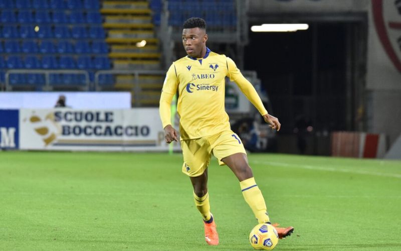 Destiny Udogie ra mắt ấn tượng ở tuổi 17 cùng Hellas Verona