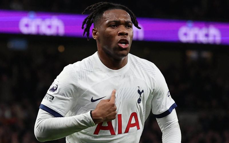 Hậu vệ cánh mang trong mình dòng máu Nigeria kiêu hãnh