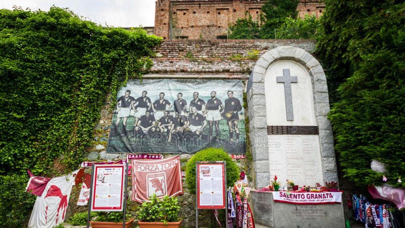 Một tai nạn máy bay đã cướp đi sinh mạng của toàn bộ đội hình chính