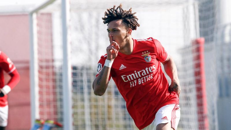 Bắt đầu sự nghiệp chuyên nghiệp tại lò đào tạo trứ danh Benfica